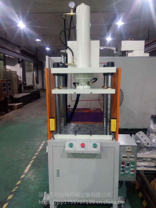 四柱油壓機(jī)