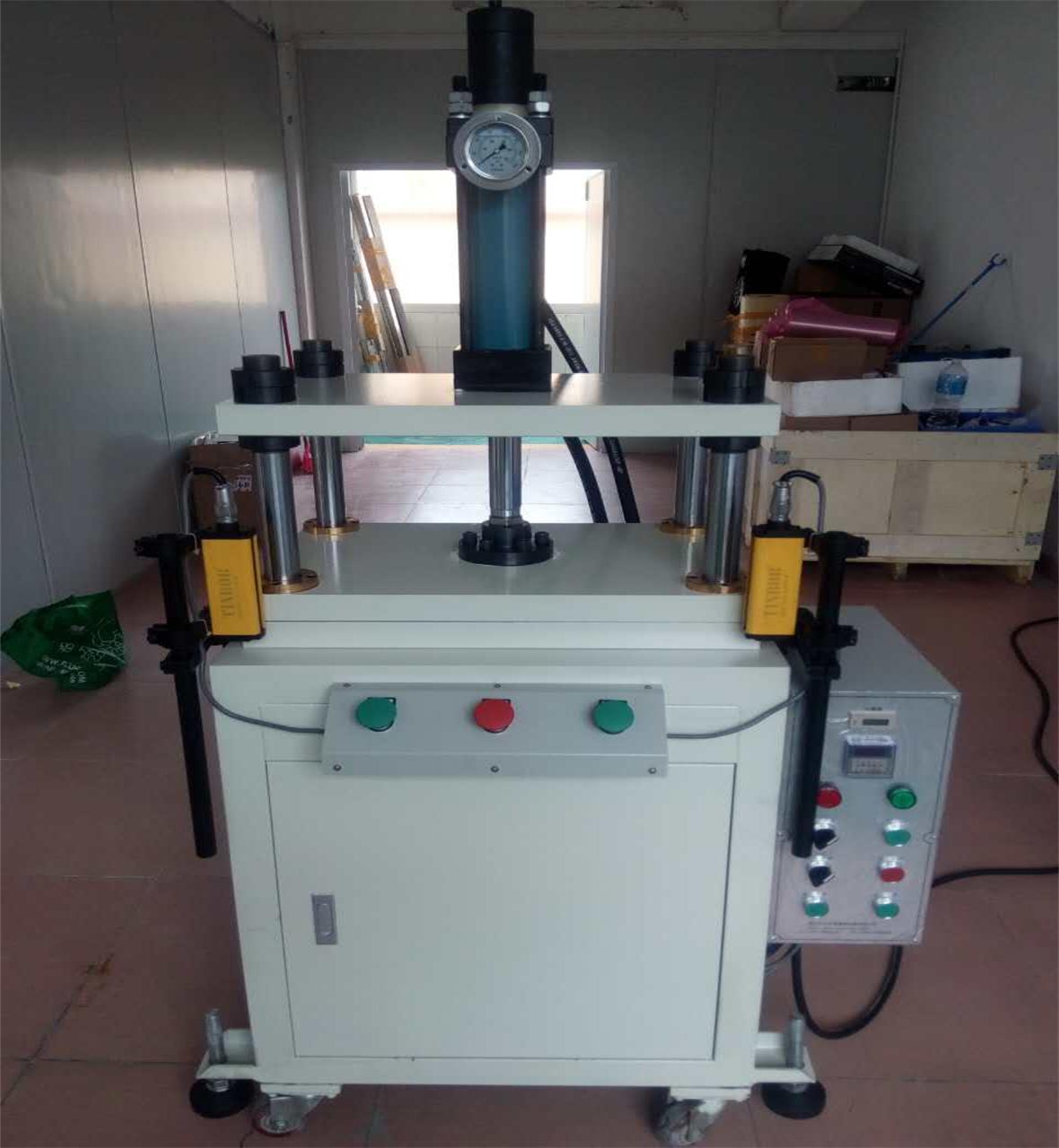 小型液壓機(jī)