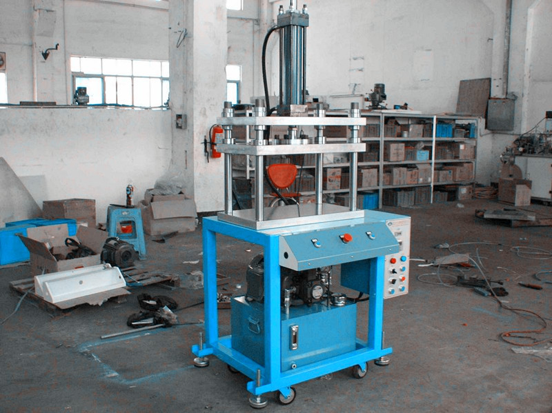 小型四柱液壓機(jī)