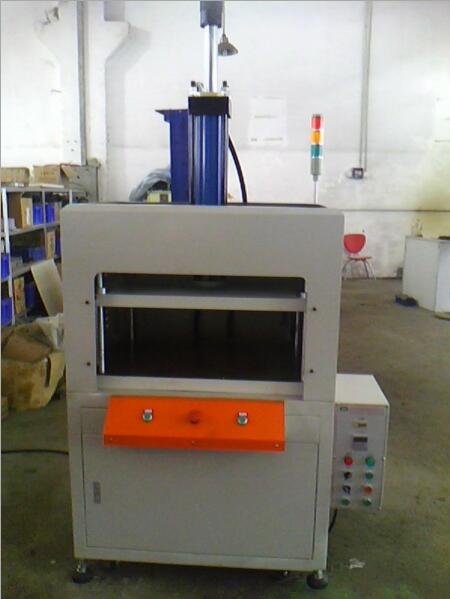 小型四柱液壓機(jī)